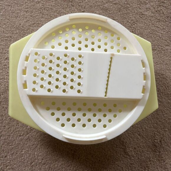 Vintage Tupperware Cheese Slicer Shredder Grater Bowl - Picture 1 of 7